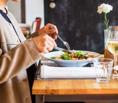Savoir-vivre przy stole, czyli jak jeść z klasą?
